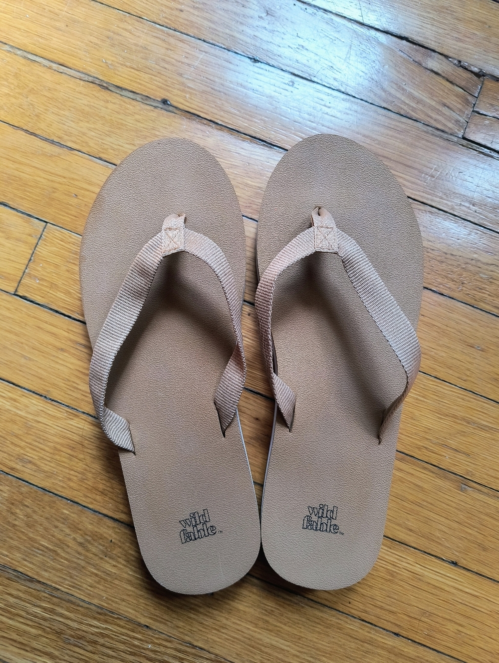 Wild Fable Tan Flip Flop Sandals